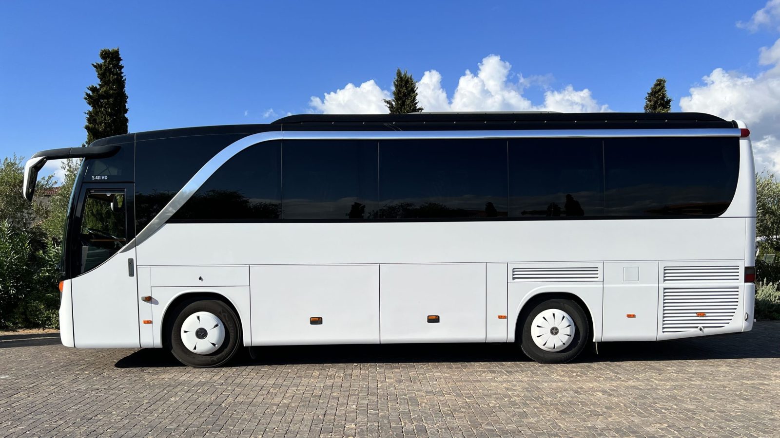 32 doufexis bus