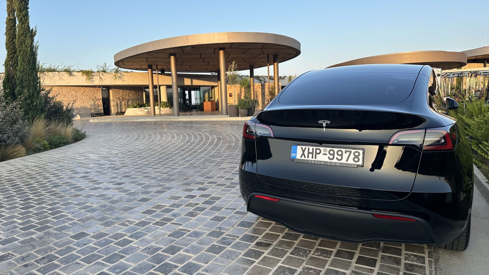 35 doufexis tesla